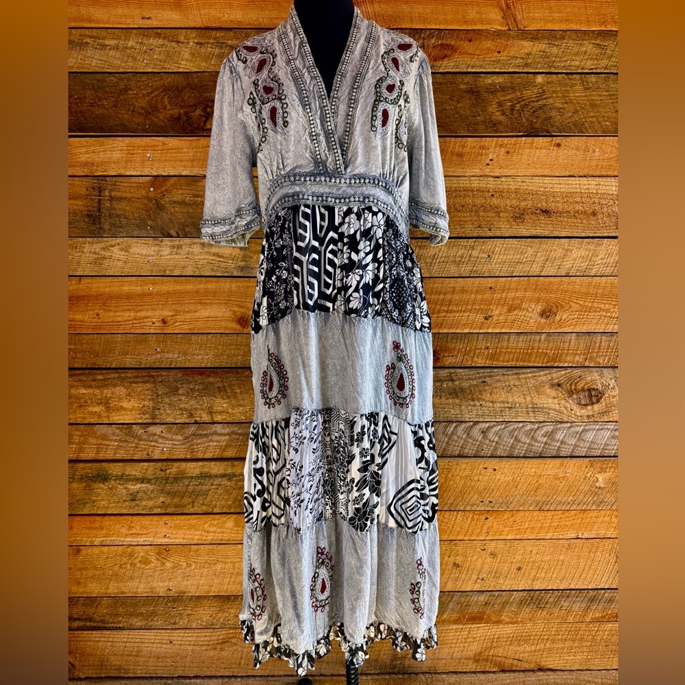 Young Threads Tara Patchwork Boho Embroidered Dress Size L & NWT
